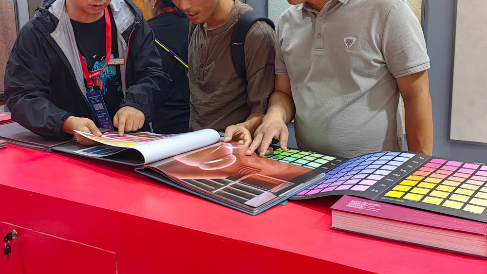 艺术漆色卡应用,艺术漆色卡展示,艺术漆色卡生产线视频,艺术漆色卡,生产线,艺术涂料色卡,乳胶漆色卡,色卡